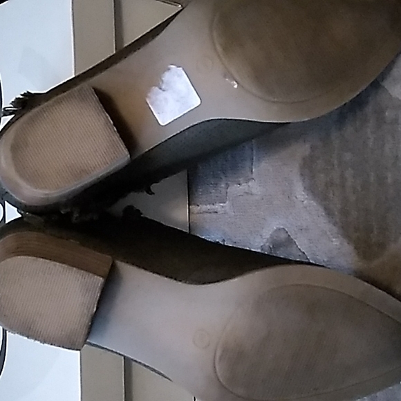 Olive booties, not sure if it's leather or suede, but beautiful true olive color - Picture 5 of 7